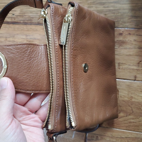 Michael Kors Fulton Double Zip Tan Leather Crossbody Bag - Picture 3 of 7